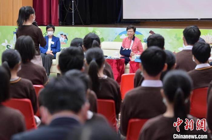 2036年香港最全免费资料指南，精准信息，助您一臂之力2021香港精选免费全年资料大全